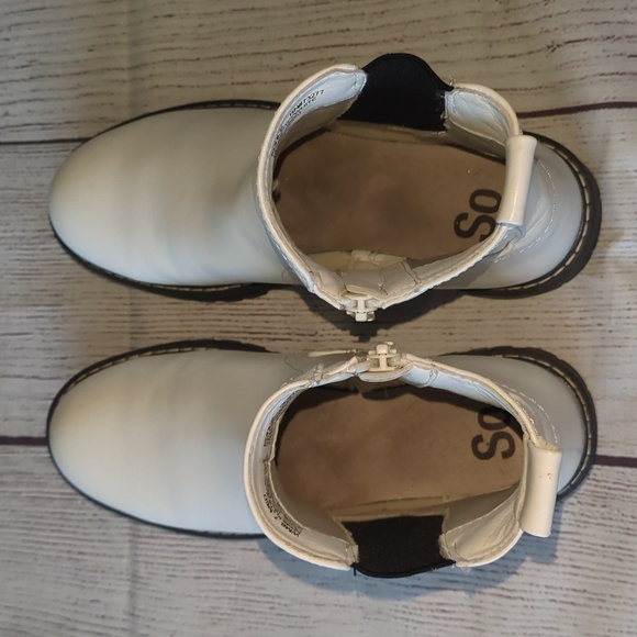 Woman's boots - Picture 7 of 8